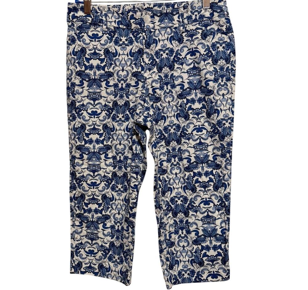 St John’s Bay Women's White Blue Floral Capri's Size 8